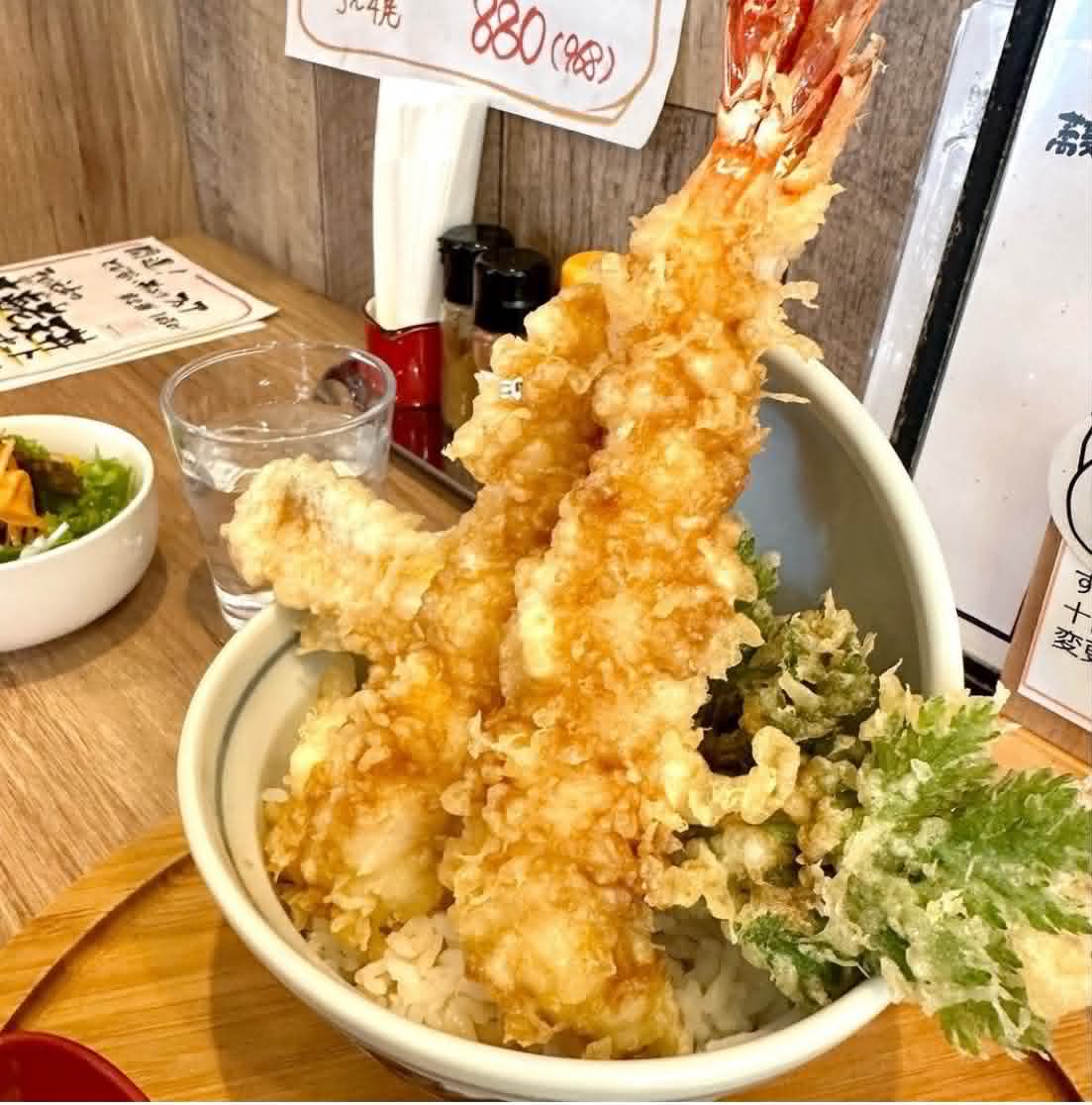 そびえ立つ大海老天丼セット